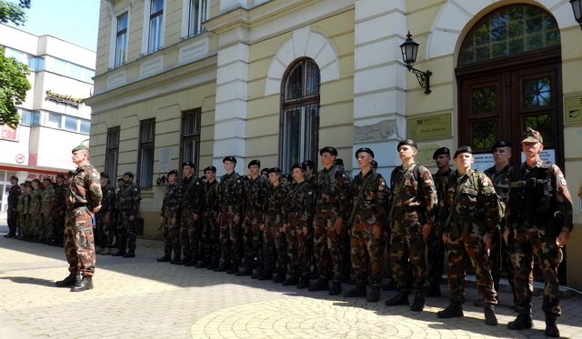 Emlékmenet a katonahősökért 2017 15